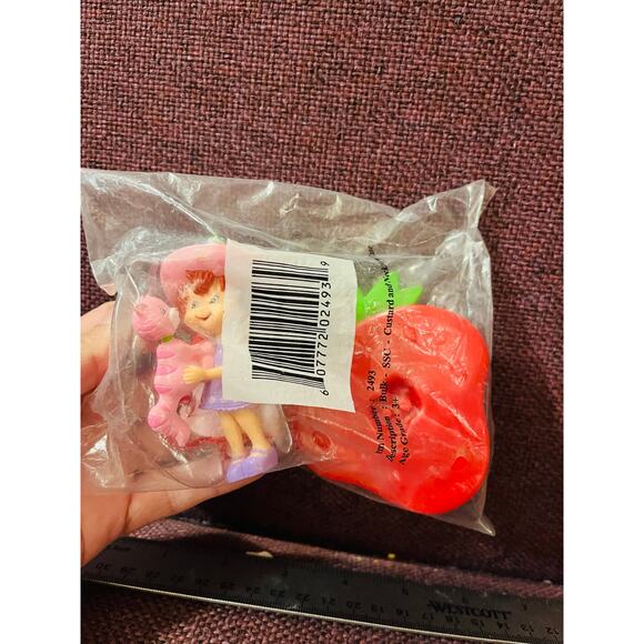 Strawberry Shortcake Vintage with Custard Cat 3 inch PVC Figure or Cake topper - Picture 4 of 7